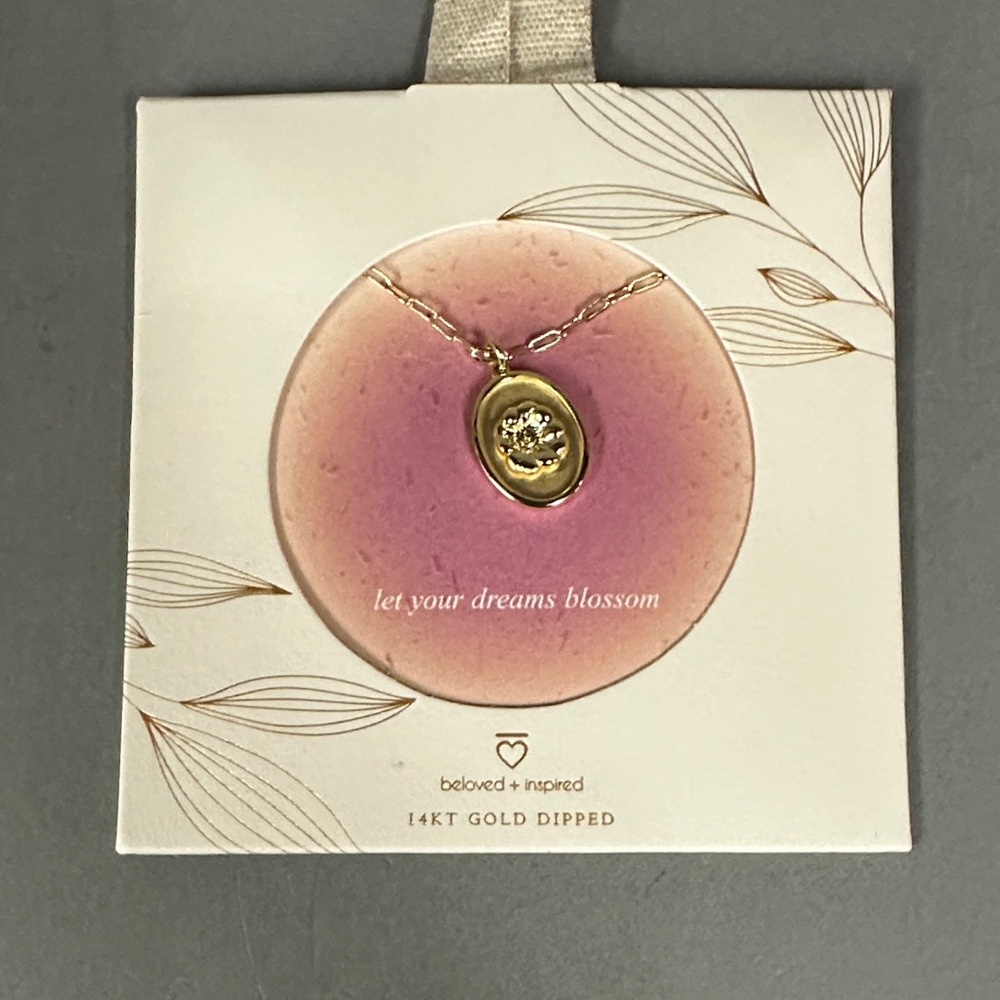 Gold Flower Pendant Necklace NWT